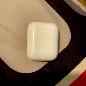 AirPods 2nd gen case no AirPods
